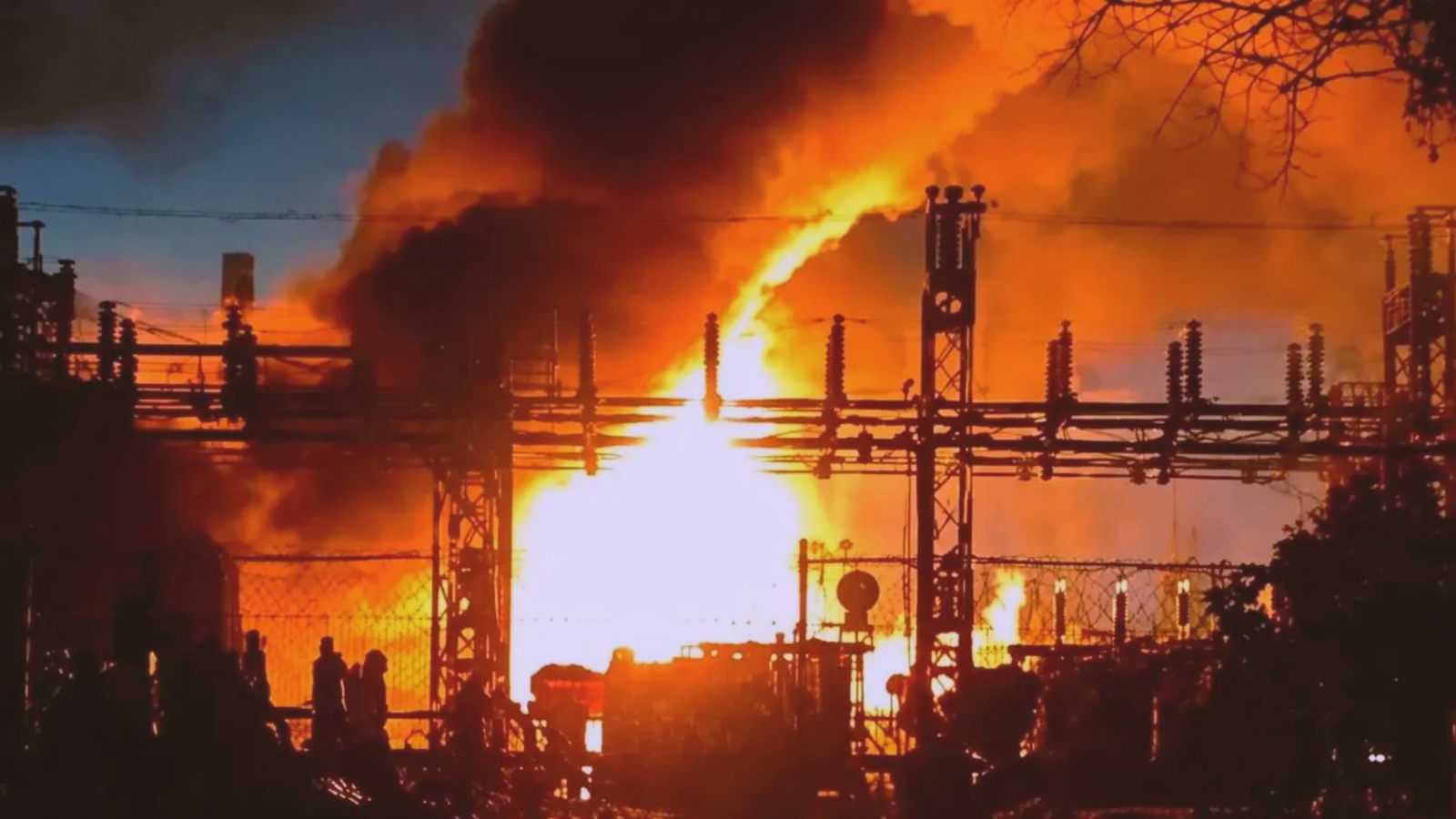 Estación Transformadora Tolosa después del incendio que provocó el apagón en La Plata