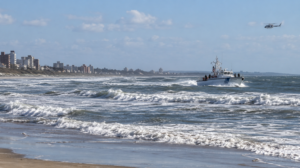 Refuerzan por aire, mar y tierra la búsqueda de dos kayakistas desaparecidos en Santa Teresita